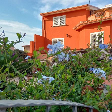 Casa Vacanza Le 2 Isole Suni Екстериор снимка