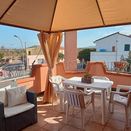 Casa Vacanza Le 2 Isole Suni Екстериор снимка