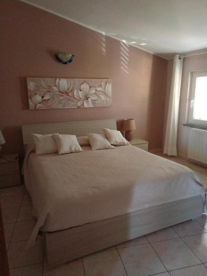 Casa Vacanza Le 2 Isole Suni Екстериор снимка