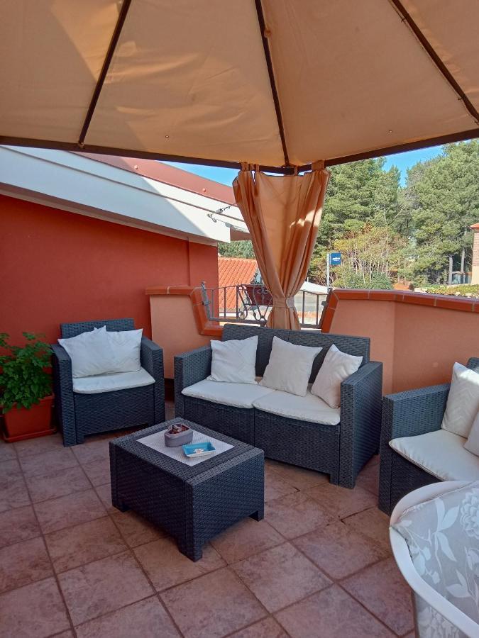 Casa Vacanza Le 2 Isole Suni Екстериор снимка