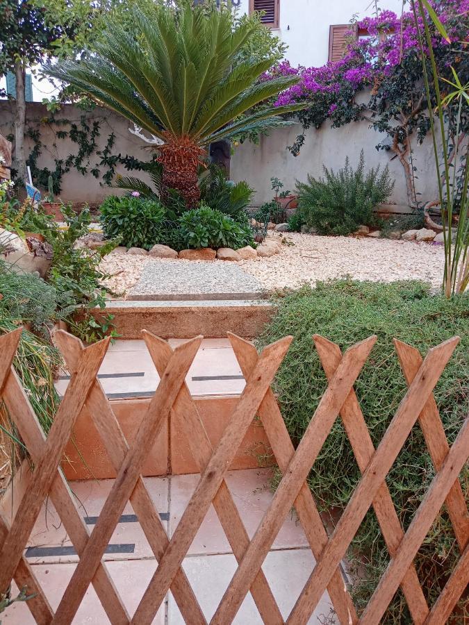 Casa Vacanza Le 2 Isole Suni Екстериор снимка