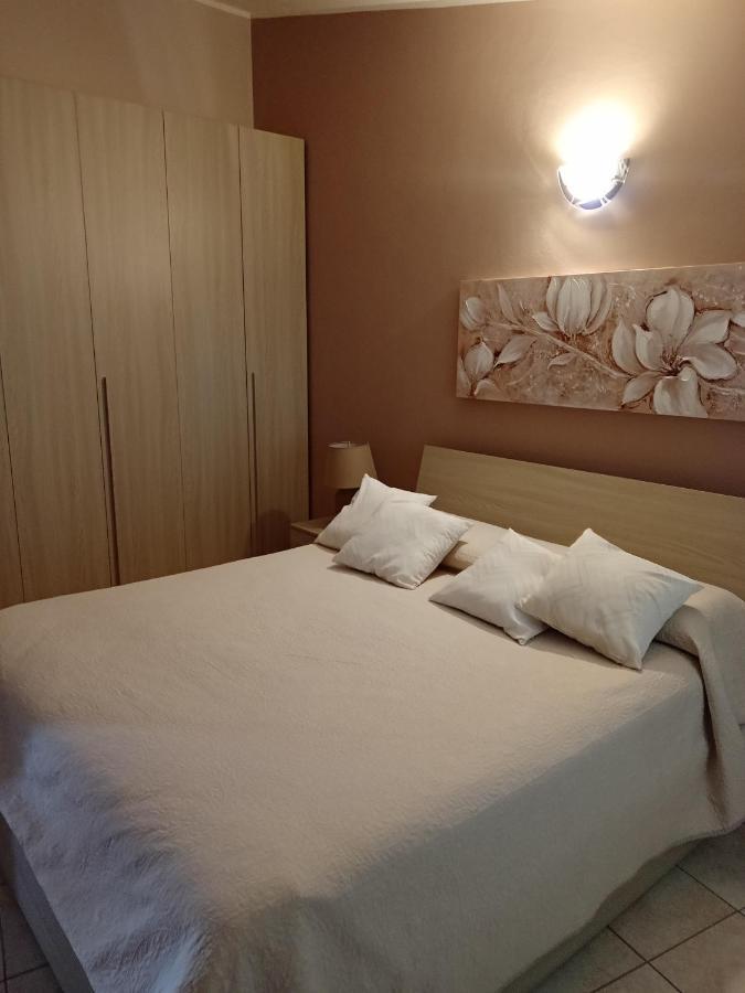Casa Vacanza Le 2 Isole Suni Екстериор снимка