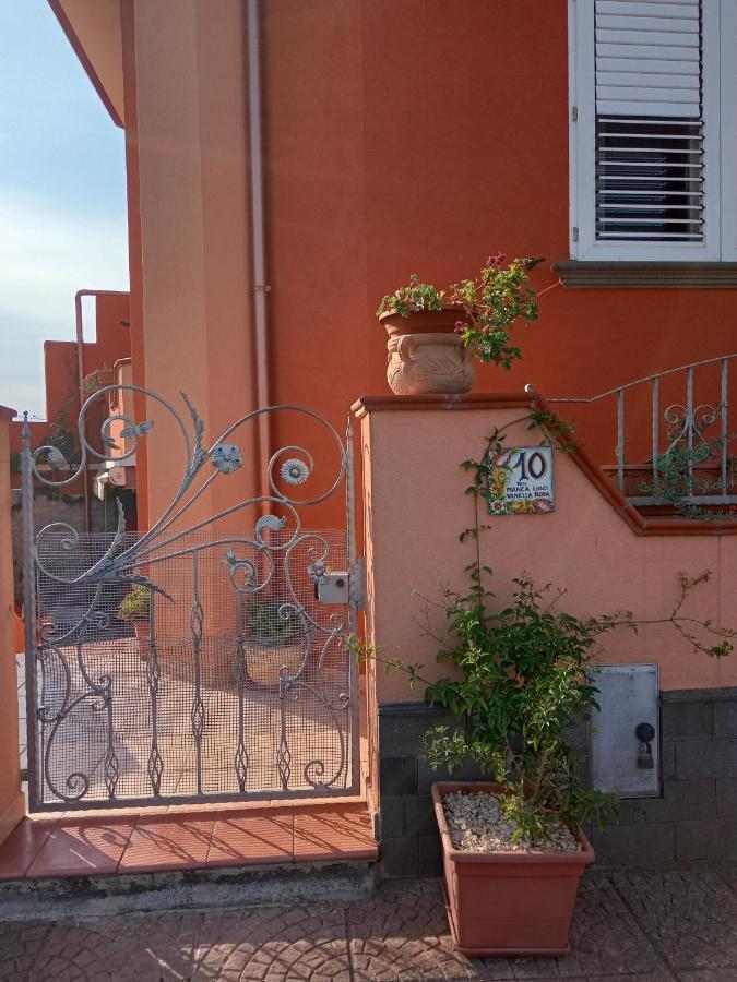 Casa Vacanza Le 2 Isole Suni Екстериор снимка