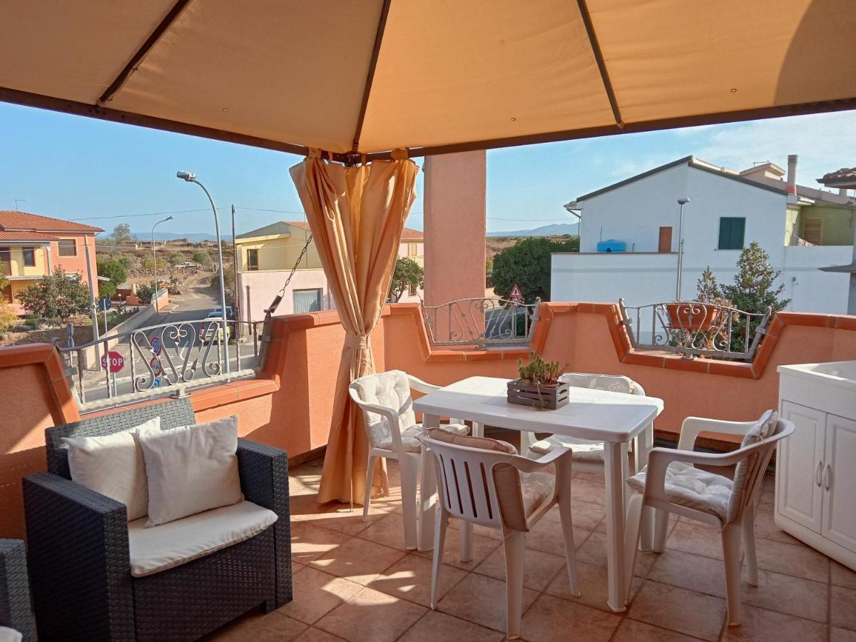 Casa Vacanza Le 2 Isole Suni Екстериор снимка